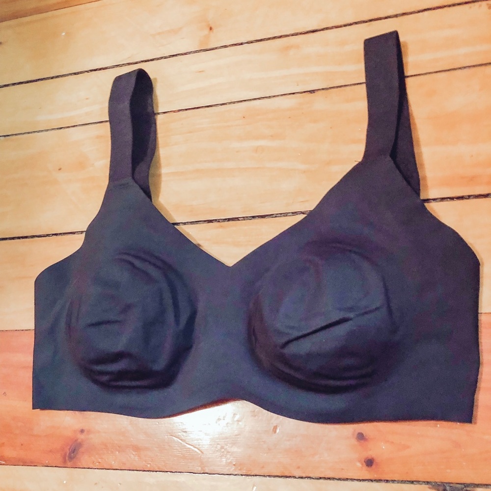 BRAND NEW. Knix Padded V-Neck Bra (size 4)